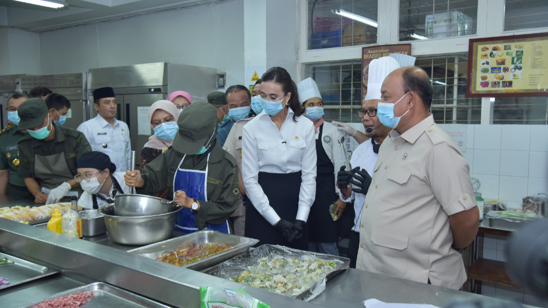 BGN Pasaman dan Menpar Tinjau Praktik Siswa SPPI Batch-3 di Dapur NHI