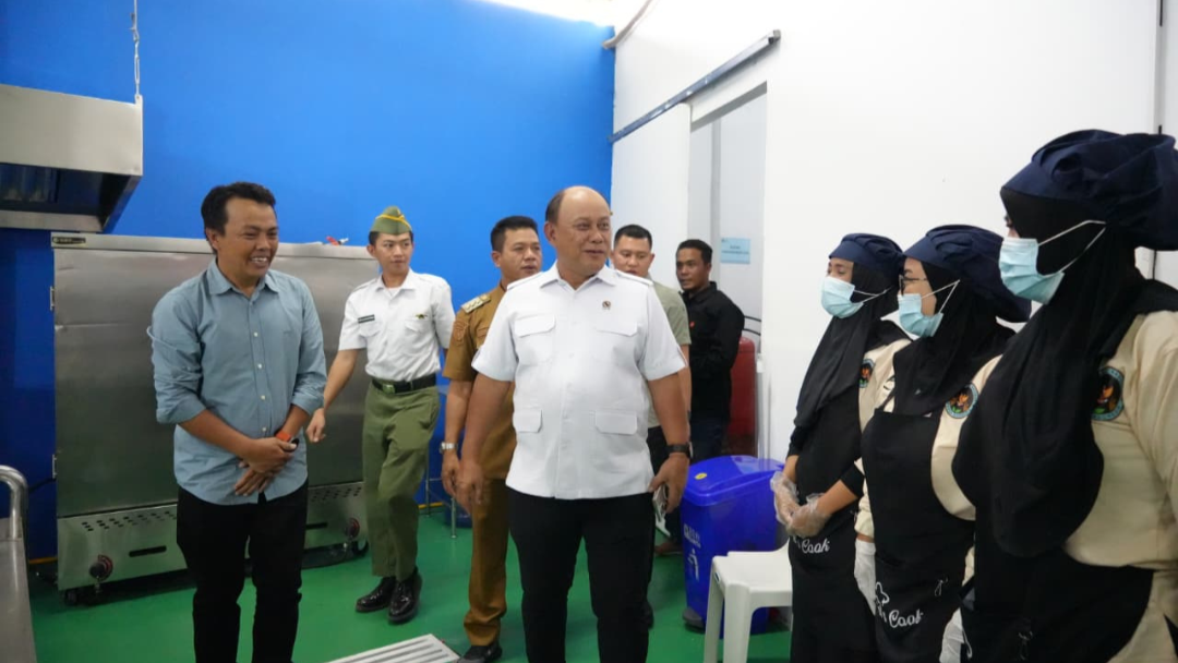 Dorong Ekonomi Rakyat melalui MBG, Kepala BGN Pasaman Pantau SPPG di Bandung